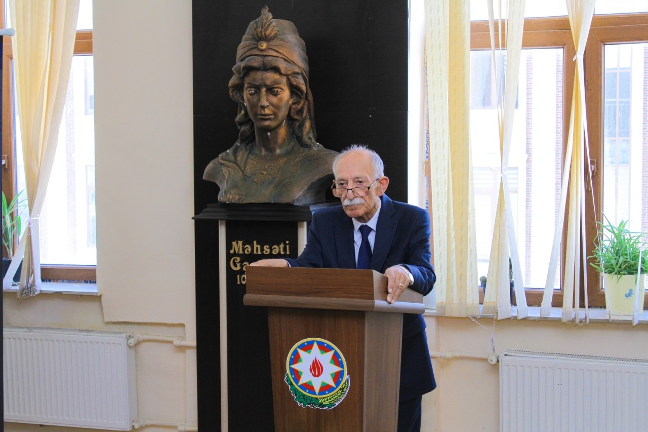 ADAU-da yeni dərsliklərin təqdimatı keçirilib - FOTOLAR